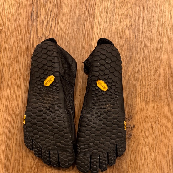 Vibram Black Toe Shoes with Yellow Logo - Picture 4 of 4